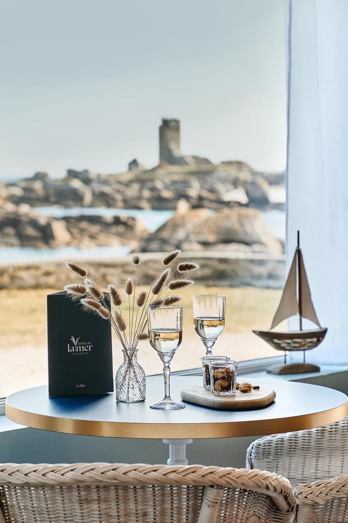 Hotel De La Mer & Spa Бриньоган-Плаж Екстериор снимка