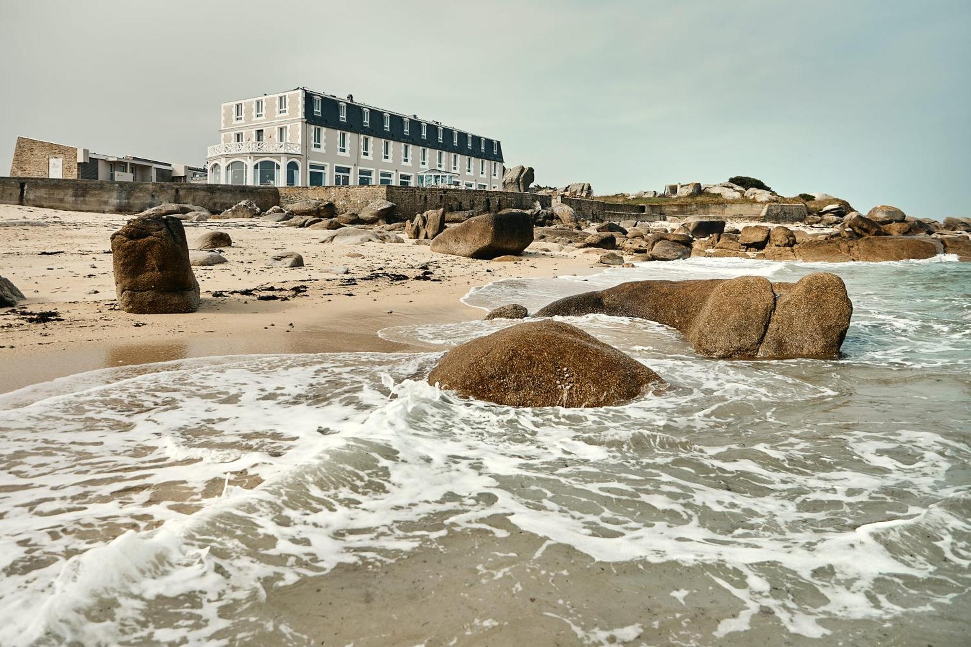 Hotel De La Mer & Spa Бриньоган-Плаж Екстериор снимка